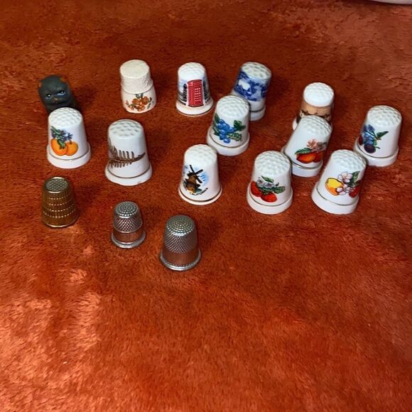 Antique Thimbles Collection With Display Wood Rack Lot 16p Metal & Porcelain - Picture 10 of 16